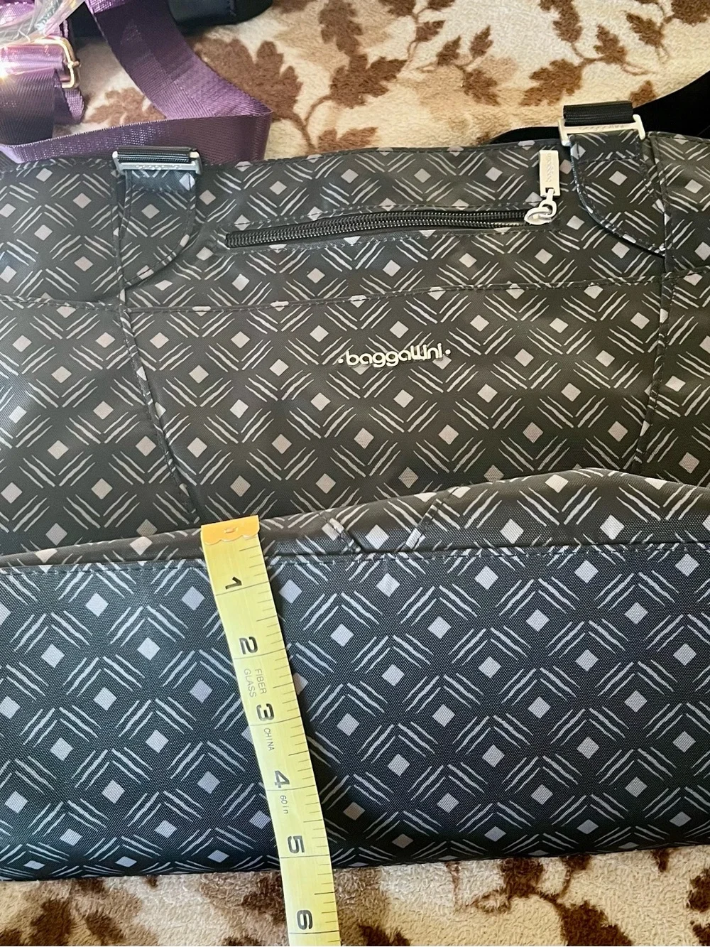 Baggallini large sleek